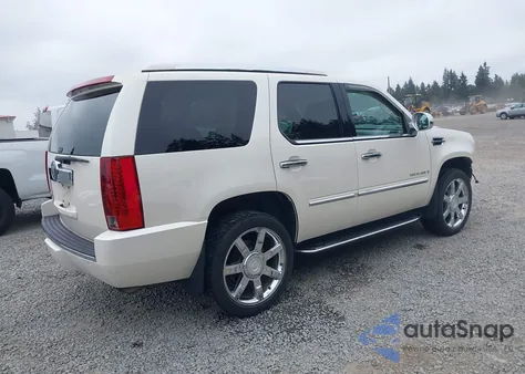 2007 Cadillac Escalade Standard z USA, uszkodzony, nr VIN 1GYFK638X7R315865